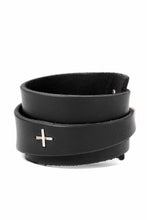 Load image into Gallery viewer, m.a+ croissant wrist band #2 / A-F0K3/GR3,0 (BLACK)