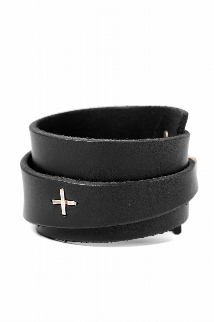 Load image into Gallery viewer, m.a+ croissant wrist band #2 / A-F0K3/GR3,0 (BLACK)