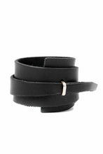 Load image into Gallery viewer, m.a+ croissant wrist band #2 / A-F0K3/GR3,0 (BLACK)