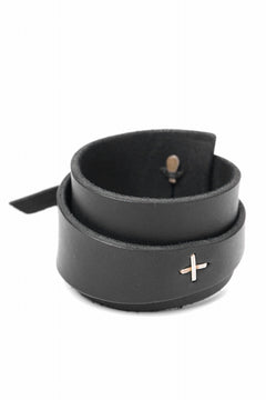 Load image into Gallery viewer, m.a+ croissant wrist band #2 / A-F0K3/GR3,0 (BLACK)