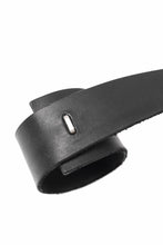 Load image into Gallery viewer, m.a+ croissant wrist band #2 / A-F0K3/GR3,0 (BLACK)