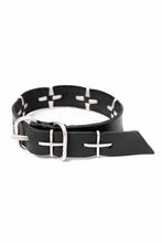 画像をギャラリービューアに読み込む, m.a+ thin silver cross studded wrist band / A-F2BL1/GR2,0 (BLACK)