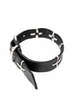 画像をギャラリービューアに読み込む, m.a+ thin silver cross studded wrist band / A-F2BL1/GR2,0 (BLACK)