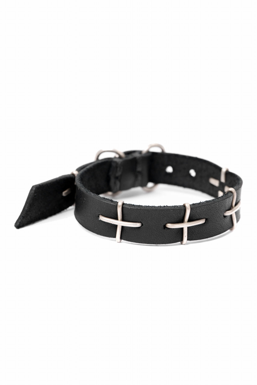 画像をギャラリービューアに読み込む, m.a+ thin silver cross studded wrist band / A-F2BL1/GR2,0 (BLACK)