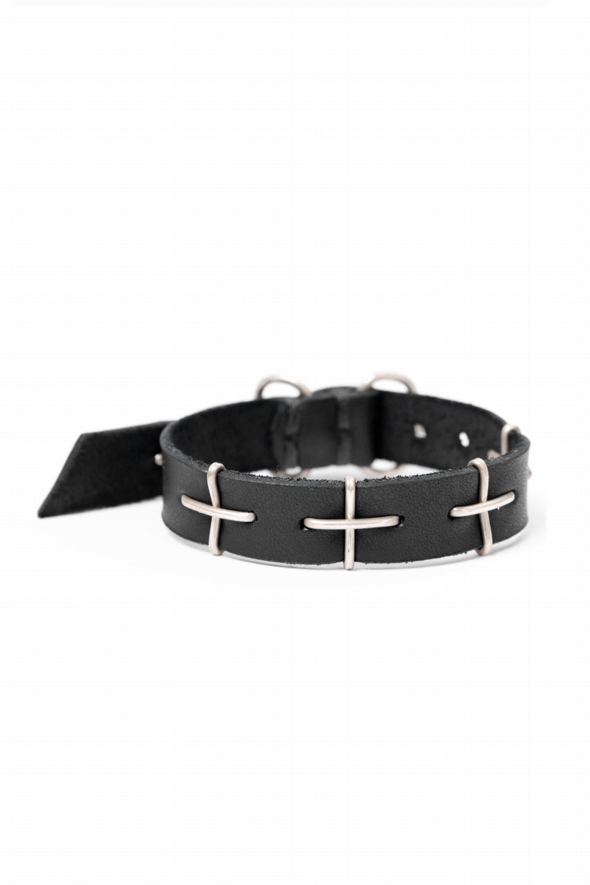 画像をギャラリービューアに読み込む, m.a+ thin silver cross studded wrist band / A-F2BL1/GR2,0 (BLACK)