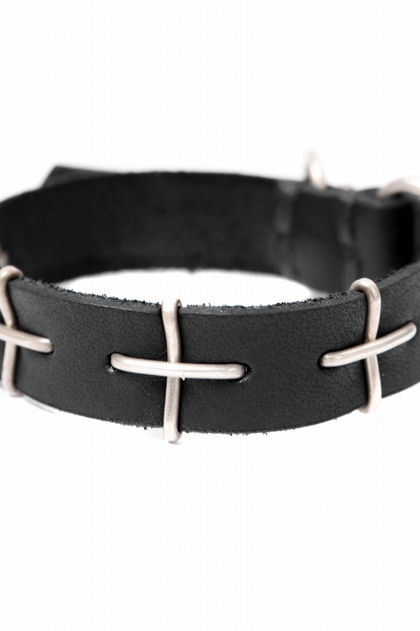 画像をギャラリービューアに読み込む, m.a+ thin silver cross studded wrist band / A-F2BL1/GR2,0 (BLACK)