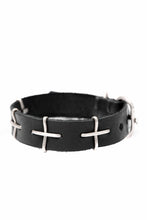 画像をギャラリービューアに読み込む, m.a+ thin silver cross studded wrist band / A-F2BL1/GR2,0 (BLACK)