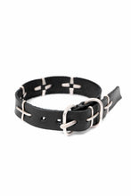 画像をギャラリービューアに読み込む, m.a+ thin silver cross studded wrist band / A-F2BL1/GR2,0 (BLACK)