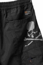 Load image into Gallery viewer, mastermind WORLD x ALPHA INDUSTRIES CARGO SHORTS (BLACK)