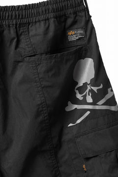 Load image into Gallery viewer, mastermind WORLD x ALPHA INDUSTRIES CARGO SHORTS (BLACK)
