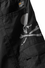 Load image into Gallery viewer, mastermind WORLD x ALPHA INDUSTRIES CARGO SHORTS (BLACK)