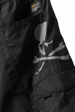 Load image into Gallery viewer, mastermind WORLD x ALPHA INDUSTRIES CARGO SHORTS (BLACK)
