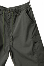 Load image into Gallery viewer, mastermind WORLD x ALPHA INDUSTRIES CARGO SHORTS (OLIVE)