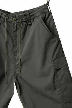 Load image into Gallery viewer, mastermind WORLD x ALPHA INDUSTRIES CARGO SHORTS (OLIVE)
