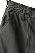 Load image into Gallery viewer, mastermind WORLD x ALPHA INDUSTRIES CARGO SHORTS (OLIVE)