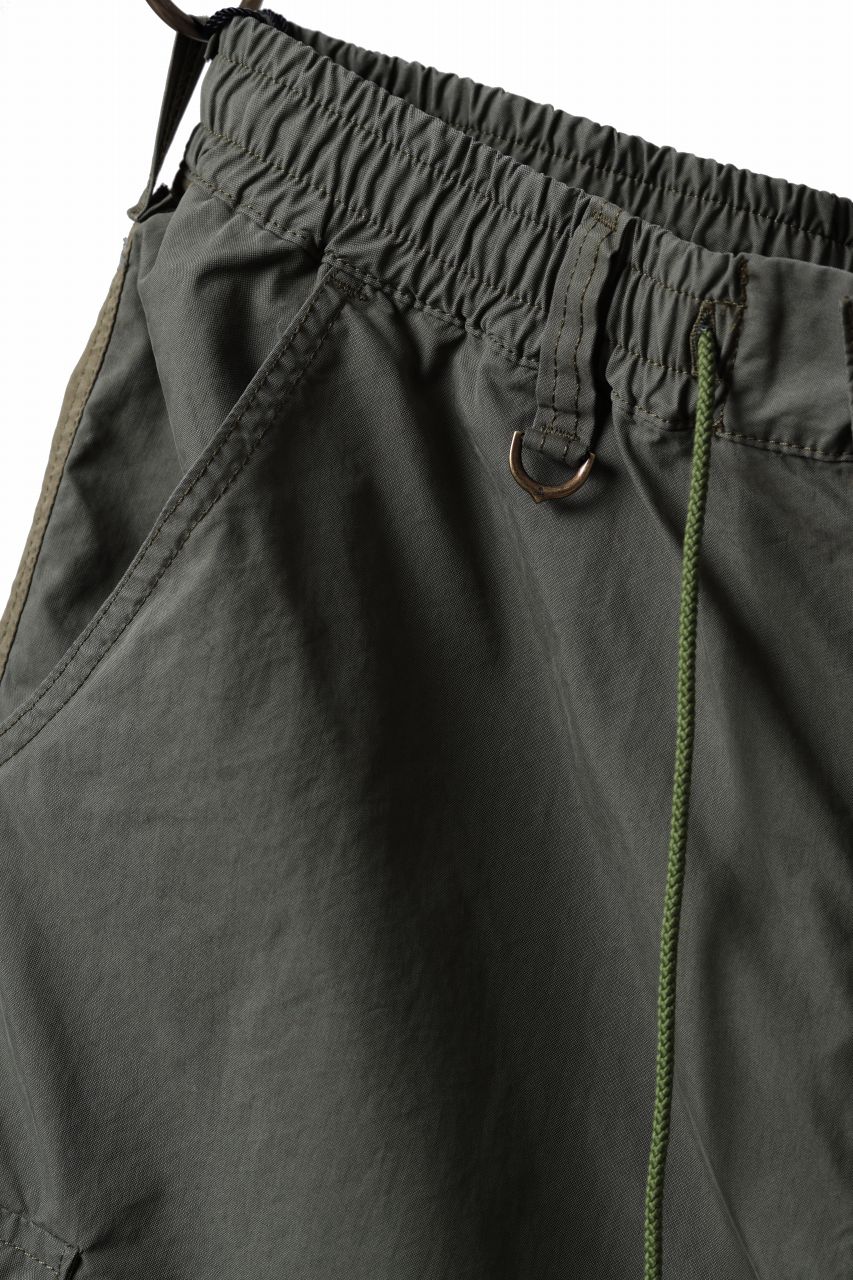 Load image into Gallery viewer, mastermind WORLD x ALPHA INDUSTRIES CARGO SHORTS (OLIVE)