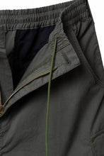 Load image into Gallery viewer, mastermind WORLD x ALPHA INDUSTRIES CARGO SHORTS (OLIVE)