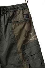 Load image into Gallery viewer, mastermind WORLD x ALPHA INDUSTRIES CARGO SHORTS (OLIVE)