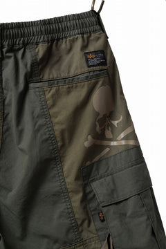 Load image into Gallery viewer, mastermind WORLD x ALPHA INDUSTRIES CARGO SHORTS (OLIVE)
