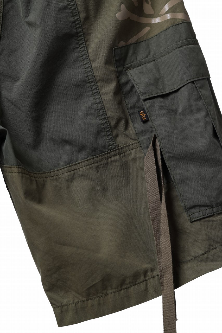 Load image into Gallery viewer, mastermind WORLD x ALPHA INDUSTRIES CARGO SHORTS (OLIVE)