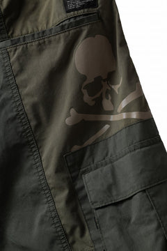 Load image into Gallery viewer, mastermind WORLD x ALPHA INDUSTRIES CARGO SHORTS (OLIVE)