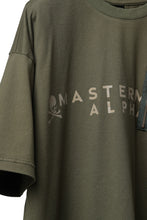 画像をギャラリービューアに読み込む, mastermind WORLD x ALPHA INDUSTRIES CIGER POCKET TEE (OLIVE)