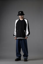 画像をギャラリービューアに読み込む, MASTERMIND WORLD SOUVENIR SWEATSHIRT / REGULAR FIT (BLACK x WHITE)