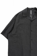 Load image into Gallery viewer, sus-sous open collar S/S shirt / L/W tumbler (CHARCOAL STRIPE)