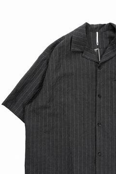 Load image into Gallery viewer, sus-sous open collar S/S shirt / L/W tumbler (CHARCOAL STRIPE)