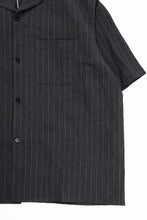 Load image into Gallery viewer, sus-sous open collar S/S shirt / L/W tumbler (CHARCOAL STRIPE)