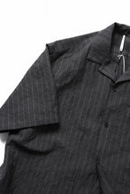 Load image into Gallery viewer, sus-sous open collar S/S shirt / L/W tumbler (CHARCOAL STRIPE)