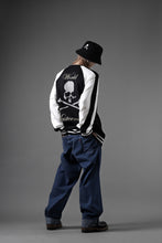 画像をギャラリービューアに読み込む, MASTERMIND WORLD SOUVENIR SWEATSHIRT / REGULAR FIT (BLACK x WHITE)