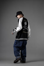 画像をギャラリービューアに読み込む, MASTERMIND WORLD SOUVENIR SWEATSHIRT / REGULAR FIT (BLACK x WHITE)