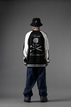 画像をギャラリービューアに読み込む, MASTERMIND WORLD SOUVENIR SWEATSHIRT / REGULAR FIT (BLACK x WHITE)