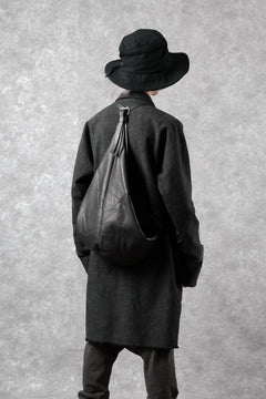 Load image into Gallery viewer, m.a+ medium pyramid back pack / BL42/SY1.0 (BLACK)