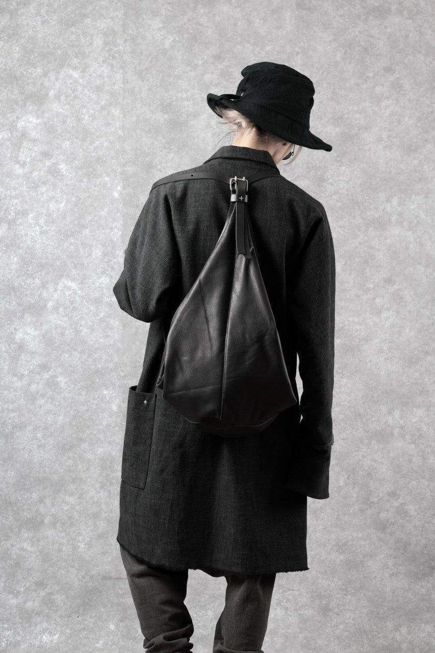 Load image into Gallery viewer, m.a+ medium pyramid back pack / BL42/SY1.0 (BLACK)