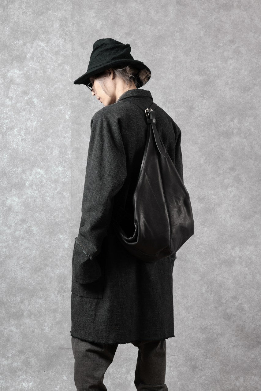 Load image into Gallery viewer, m.a+ medium pyramid back pack / BL42/SY1.0 (BLACK)