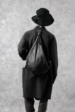 Load image into Gallery viewer, m.a+ medium pyramid back pack / BL42/SY1.0 (BLACK)