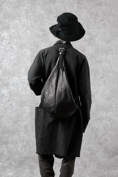 Load image into Gallery viewer, m.a+ medium pyramid back pack / BL42/SY1.0 (BLACK)