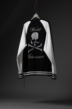 画像をギャラリービューアに読み込む, MASTERMIND WORLD SOUVENIR SWEATSHIRT / REGULAR FIT (BLACK x WHITE)