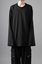 Load image into Gallery viewer, thom/krom OVERSIZED WIDE LONG SLEEVE TEE / COTTON JERSEY (BLACK)