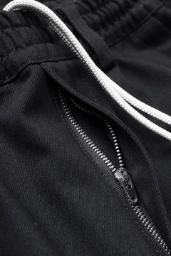 画像をギャラリービューアに読み込む, A.F ARTEFACT PURE DENIM TUCK WIDE PANTS (BLACK)