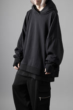 画像をギャラリービューアに読み込む, thom/krom EXTRA OVERSIZED FIT HOODIE / ELASTIC COTTON SWEAT (BLACK)