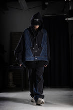 画像をギャラリービューアに読み込む, Feng Chen Wang TILTED WASITBAND JEANS TROUSERS (BLACK/BLUE)