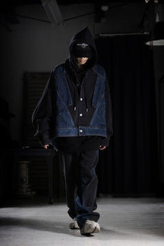 画像をギャラリービューアに読み込む, Feng Chen Wang TILTED WASITBAND JEANS TROUSERS (BLACK/BLUE)