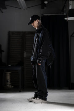 画像をギャラリービューアに読み込む, Feng Chen Wang TILTED WASITBAND JEANS TROUSERS (BLACK/BLUE)