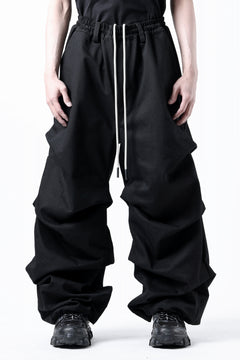 画像をギャラリービューアに読み込む, A.F ARTEFACT PURE DENIM TUCK WIDE PANTS (BLACK)
