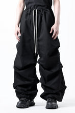 画像をギャラリービューアに読み込む, A.F ARTEFACT PURE DENIM TUCK WIDE PANTS (BLACK)