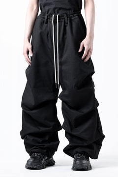 画像をギャラリービューアに読み込む, A.F ARTEFACT PURE DENIM TUCK WIDE PANTS (BLACK)
