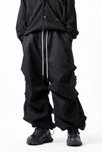 画像をギャラリービューアに読み込む, A.F ARTEFACT PURE DENIM TUCK WIDE PANTS (BLACK)